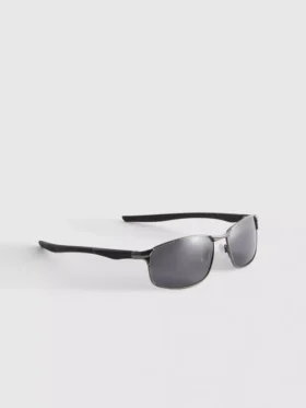 Sonnenbrille mit rechteckigem Rahmen und verspiegelten Gläsern Sonnenbrille mit rechteckigem Rahmen und verspiegelten Gläsern