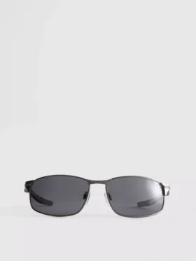 Sonnenbrille mit rechteckigem Rahmen und verspiegelten Gläsern Sonnenbrille mit rechteckigem Rahmen und verspiegelten Gläsern