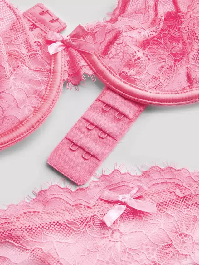 Spitzen-Dessous-Set mit Bügel Spitzen-Dessous-Set mit Bügel