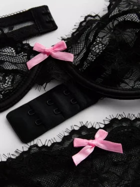 Spitzen-Dessous-Set mit Bügel