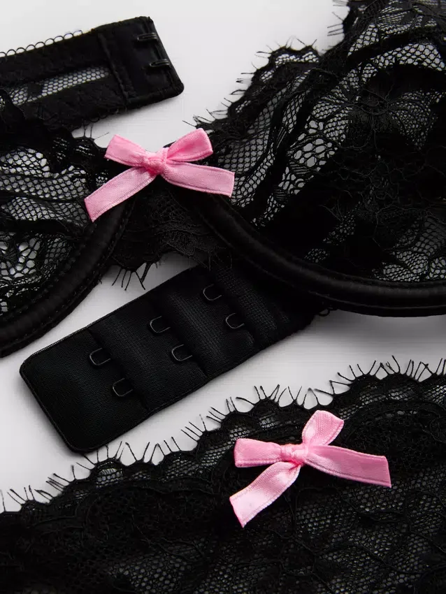 Spitzen-Dessous-Set mit Bügel Spitzen-Dessous-Set mit Bügel
