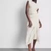 Spitzenrock mit asymmetrischem Saum Spitzenrock mit asymmetrischem Saum