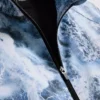 Sportjacke mit Reißverschluss und Trichterkragen Sportjacke mit Reißverschluss und Trichterkragen