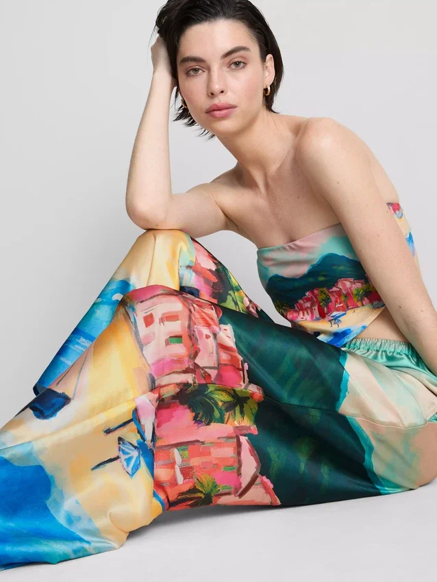 Strandhose aus Satin mit landschaftlichem Print Strandhose aus Satin mit landschaftlichem Print