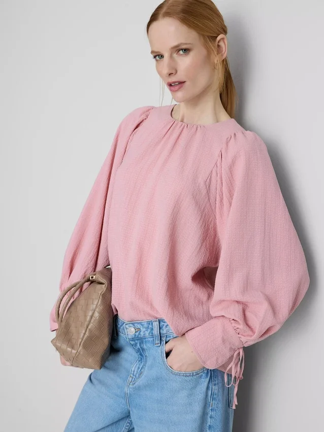 Strukturierte Bluse mit Ballonärmeln Strukturierte Bluse mit Ballonärmeln