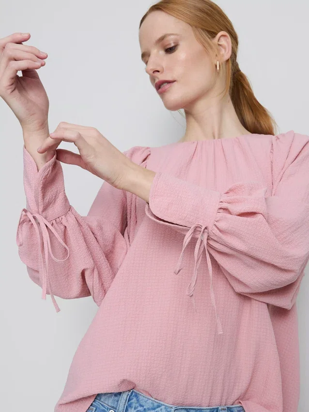 Strukturierte Bluse mit Ballonärmeln Strukturierte Bluse mit Ballonärmeln