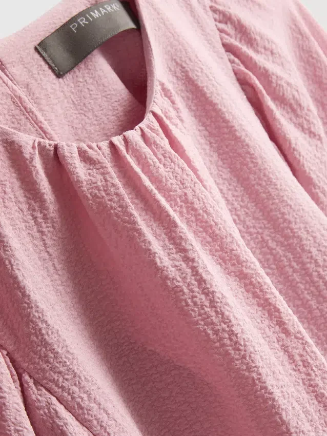 Strukturierte Bluse mit Ballonärmeln Strukturierte Bluse mit Ballonärmeln