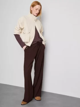 Strukturierte Hose mit weitem Bein