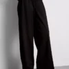 Strukturierte Hose mit weitem Bein