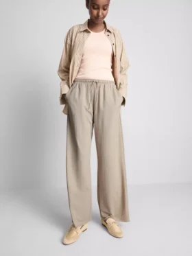 Strukturierte Hose mit weitem Bein