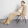 Strukturierte, locker sitzende Hose mit mittlerer Leibhöhe Strukturierte, locker sitzende Hose mit mittlerer Leibhöhe