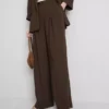 Strukturierte, locker sitzende Hose mit mittlerer Leibhöhe Strukturierte, locker sitzende Hose mit mittlerer Leibhöhe