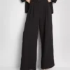 Strukturierte, locker sitzende Hose mit mittlerer Leibhöhe Strukturierte, locker sitzende Hose mit mittlerer Leibhöhe