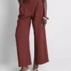 Strukturierte, locker sitzende Hose mit mittlerer Leibhöhe Strukturierte, locker sitzende Hose mit mittlerer Leibhöhe