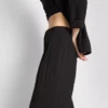 Strukturierte, locker sitzende Hose mit mittlerer Leibhöhe Strukturierte, locker sitzende Hose mit mittlerer Leibhöhe