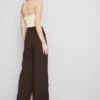 Strukturierte, locker sitzende Hose mit mittlerer Leibhöhe Strukturierte, locker sitzende Hose mit mittlerer Leibhöhe
