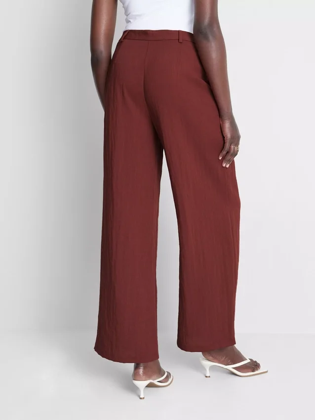 Strukturierte, locker sitzende Hose mit mittlerer Leibhöhe Strukturierte, locker sitzende Hose mit mittlerer Leibhöhe