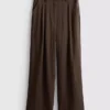 Strukturierte, locker sitzende Hose mit mittlerer Leibhöhe Strukturierte, locker sitzende Hose mit mittlerer Leibhöhe