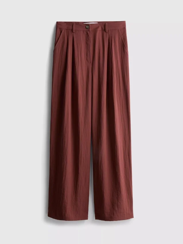 Strukturierte, locker sitzende Hose mit mittlerer Leibhöhe Strukturierte, locker sitzende Hose mit mittlerer Leibhöhe