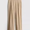 Strukturierte, locker sitzende Hose mit mittlerer Leibhöhe Strukturierte, locker sitzende Hose mit mittlerer Leibhöhe