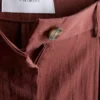 Strukturierte, locker sitzende Hose mit mittlerer Leibhöhe Strukturierte, locker sitzende Hose mit mittlerer Leibhöhe