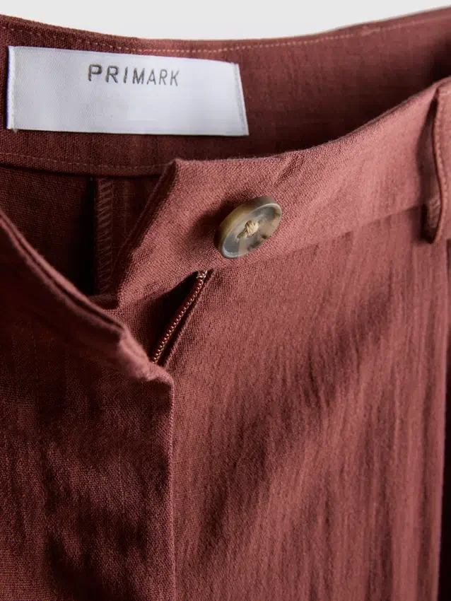 Strukturierte, locker sitzende Hose mit mittlerer Leibhöhe Strukturierte, locker sitzende Hose mit mittlerer Leibhöhe