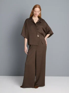 Strukturierte Satin-Hose mit geradem Bein