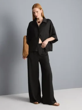 Strukturierte Satin-Hose mit geradem Bein