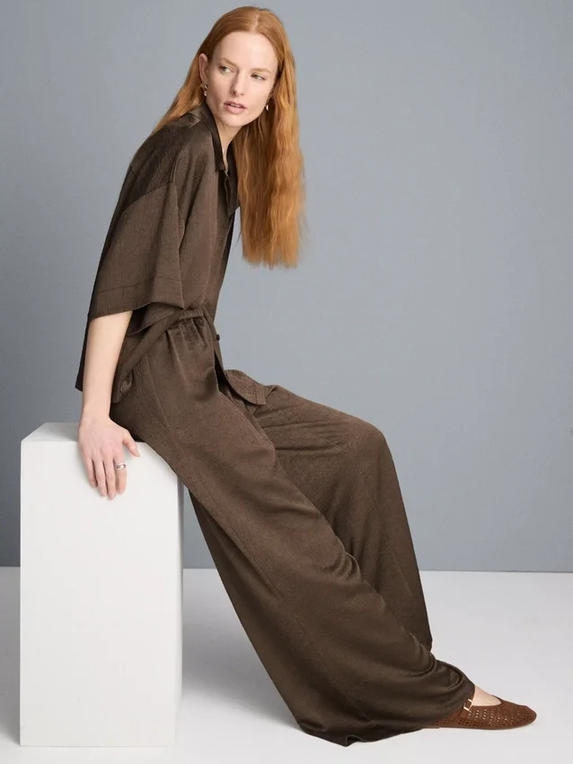 Strukturierte Satin-Hose mit geradem Bein Strukturierte Satin-Hose mit geradem Bein