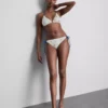 Strukturierter Bikini-Slip in Zitronengelb mit seitlichen Bändern Strukturierter Bikini-Slip in Zitronengelb mit seitlichen Bändern