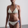 Strukturierter Bikini-Slip in Zitronengelb mit seitlichen Bändern Strukturierter Bikini-Slip in Zitronengelb mit seitlichen Bändern