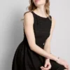 Strukturiertes Crinkle-Minikleid Strukturiertes Crinkle-Minikleid