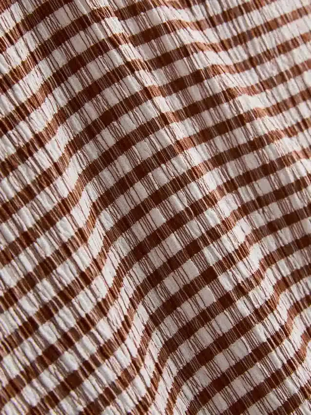 Strukturiertes Crinkle-Minikleid Strukturiertes Crinkle-Minikleid