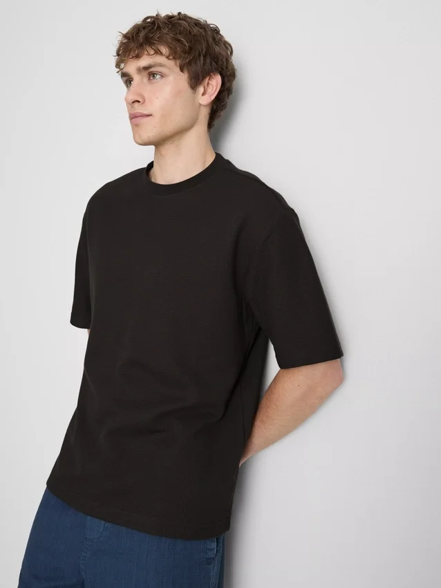 Strukturiertes, kastenförmiges T-Shirt Strukturiertes, kastenförmiges T-Shirt