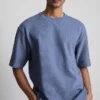 Strukturiertes, kastenförmiges T-Shirt Strukturiertes, kastenförmiges T-Shirt