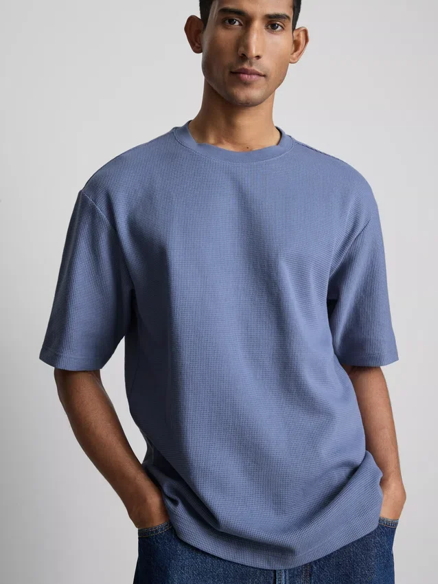 Strukturiertes, kastenförmiges T-Shirt Strukturiertes, kastenförmiges T-Shirt