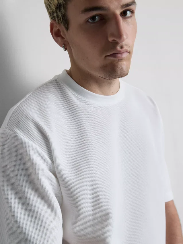 Strukturiertes, kastenförmiges T-Shirt Strukturiertes, kastenförmiges T-Shirt