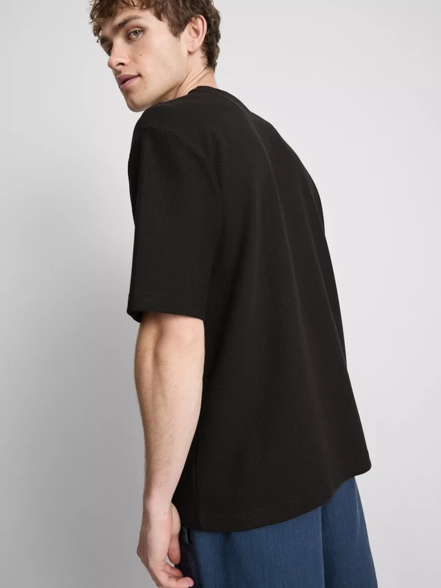 Strukturiertes, kastenförmiges T-Shirt Strukturiertes, kastenförmiges T-Shirt