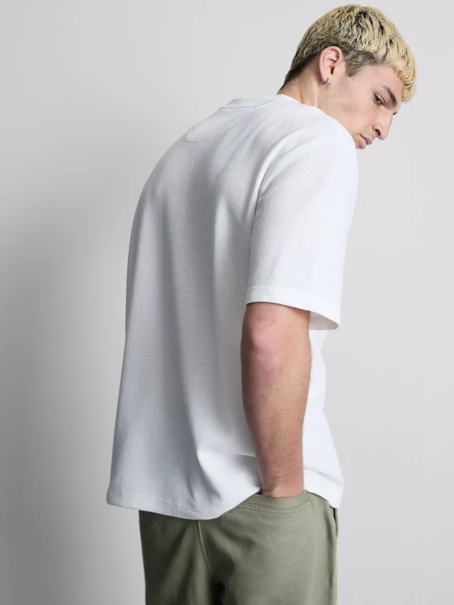 Strukturiertes, kastenförmiges T-Shirt Strukturiertes, kastenförmiges T-Shirt