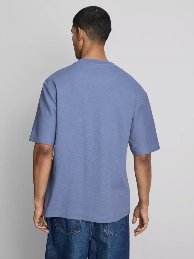 Strukturiertes, kastenförmiges T-Shirt Strukturiertes, kastenförmiges T-Shirt