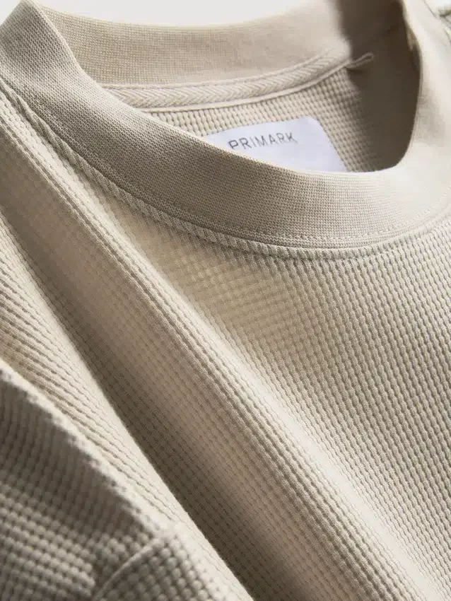 Strukturiertes, kastenförmiges T-Shirt Strukturiertes, kastenförmiges T-Shirt