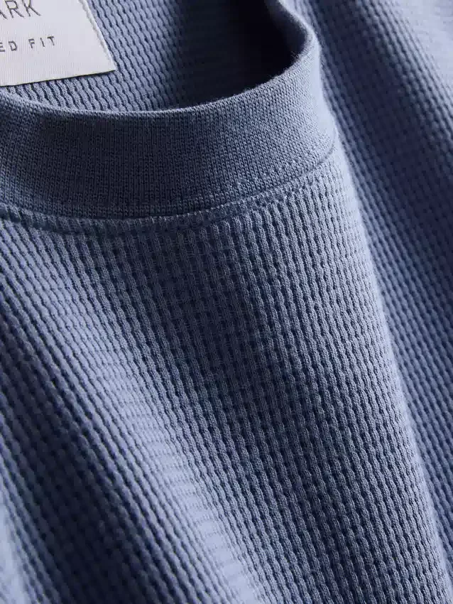 Strukturiertes, kastenförmiges T-Shirt Strukturiertes, kastenförmiges T-Shirt