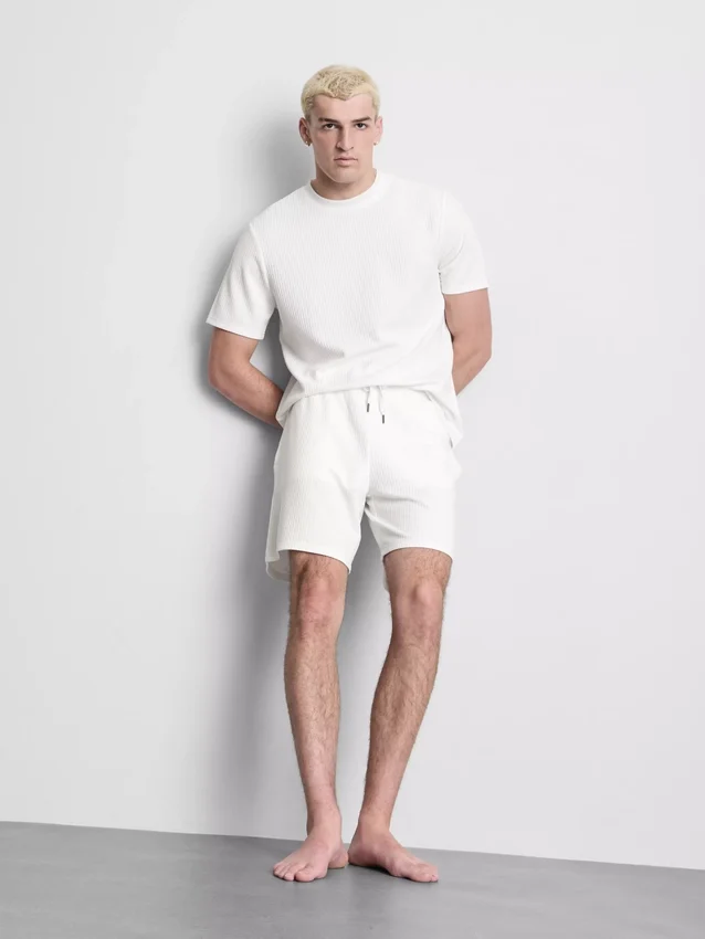 Strukturiertes Kurzarm-T-Shirt Strukturiertes Kurzarm-T-Shirt