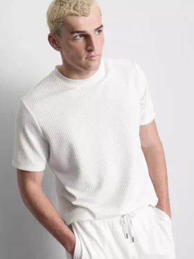 Strukturiertes Kurzarm-T-Shirt Strukturiertes Kurzarm-T-Shirt