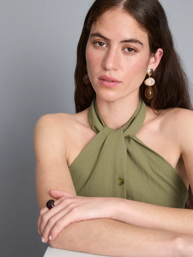 Strukturiertes Neckholder-Top mit Knopfleiste Strukturiertes Neckholder-Top mit Knopfleiste