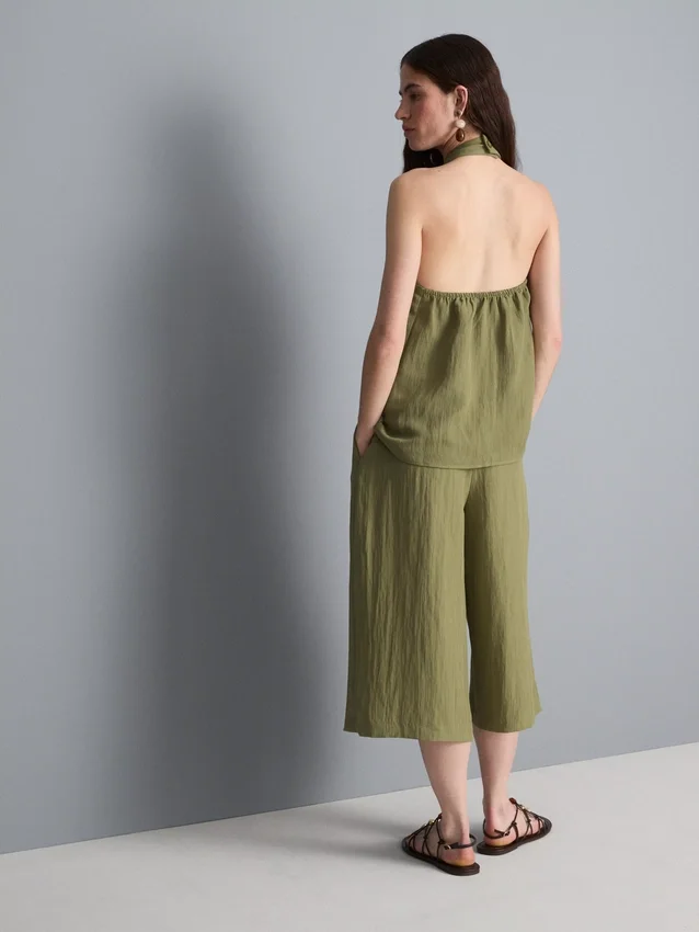 Strukturiertes Neckholder-Top mit Knopfleiste Strukturiertes Neckholder-Top mit Knopfleiste