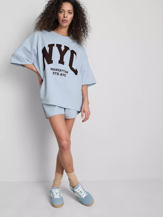 Sweatshirt mit Drop-Sleeves aus baumwollreicher NYC-Kollektion Sweatshirt mit Drop-Sleeves aus baumwollreicher NYC-Kollektion