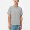 T-Shirt in normaler Passform T-Shirt in normaler Passform
