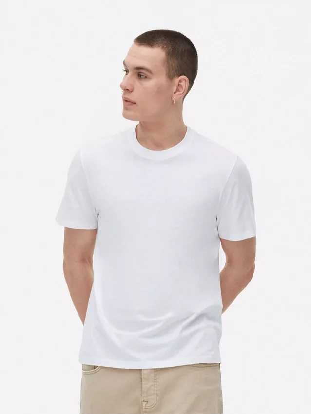 T-Shirt in normaler Passform T-Shirt in normaler Passform