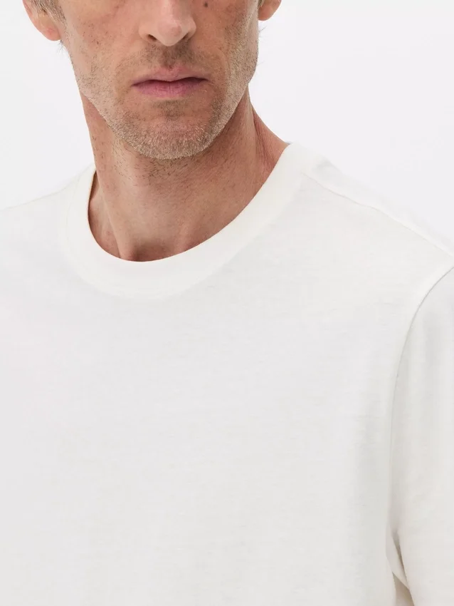 T-Shirt in normaler Passform T-Shirt in normaler Passform